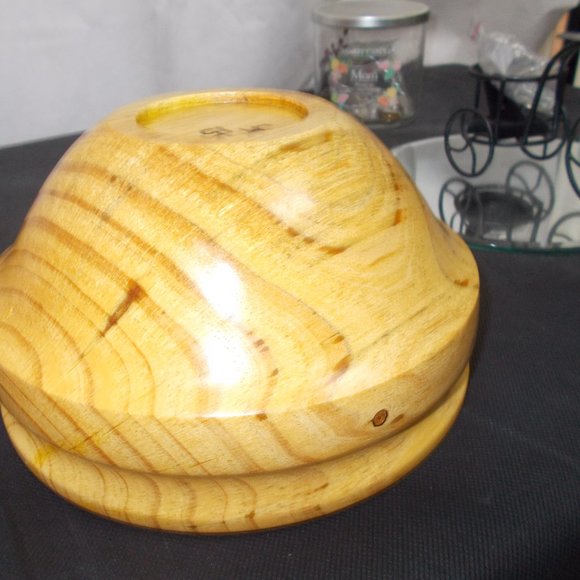 2 beautiful pine wood bowls - Picture 7 of 12